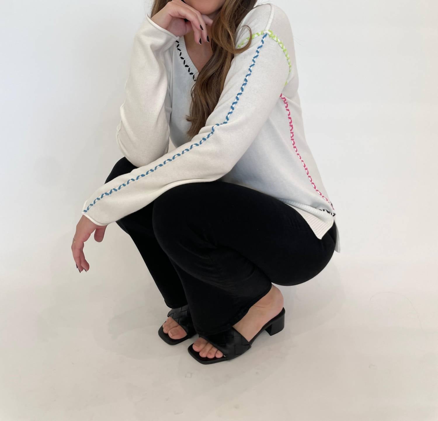 Pure Amici - Mona Stitch V-neck Sweater