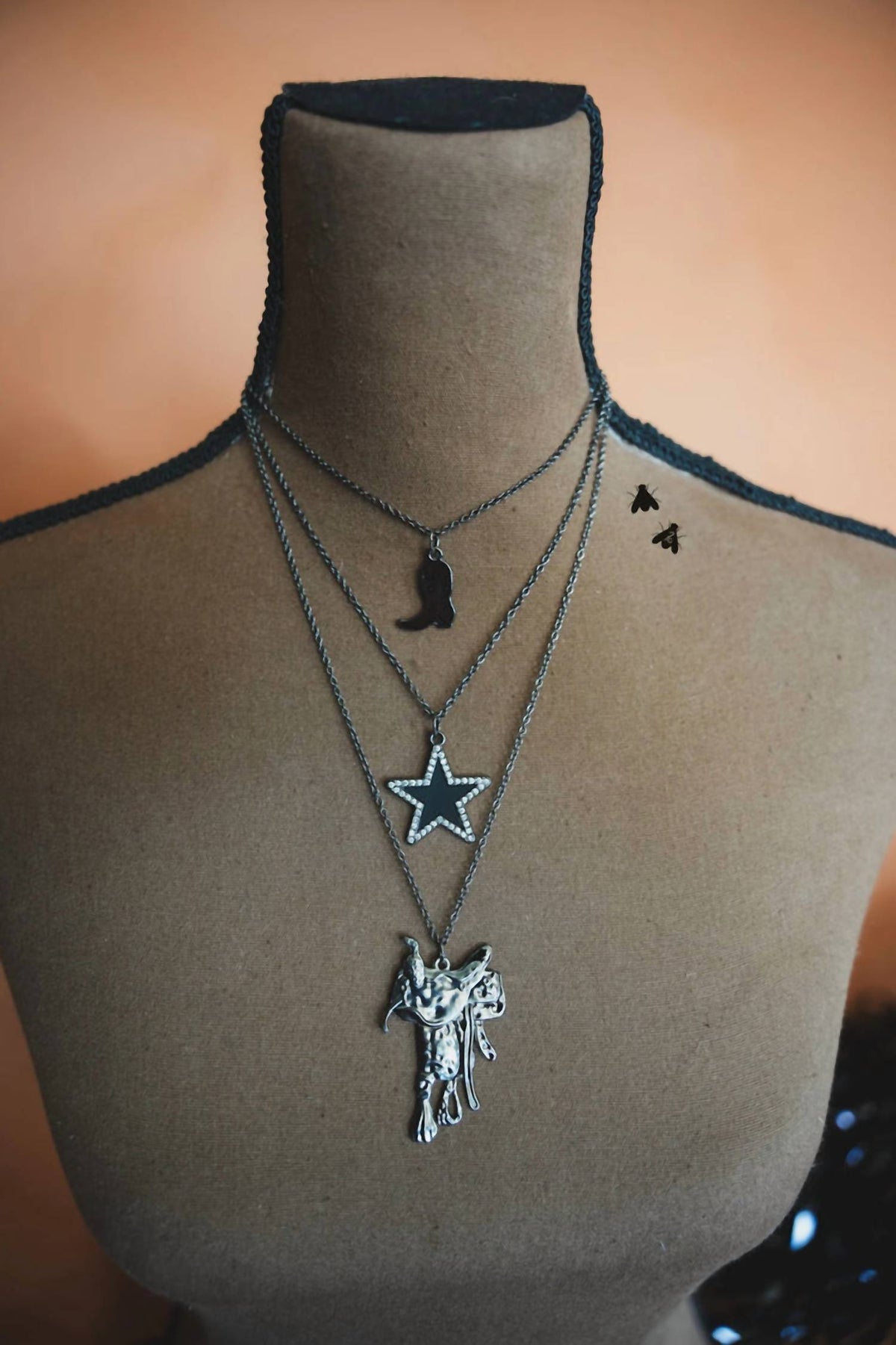2Flyco - Women's Blazin Saddle Necklace