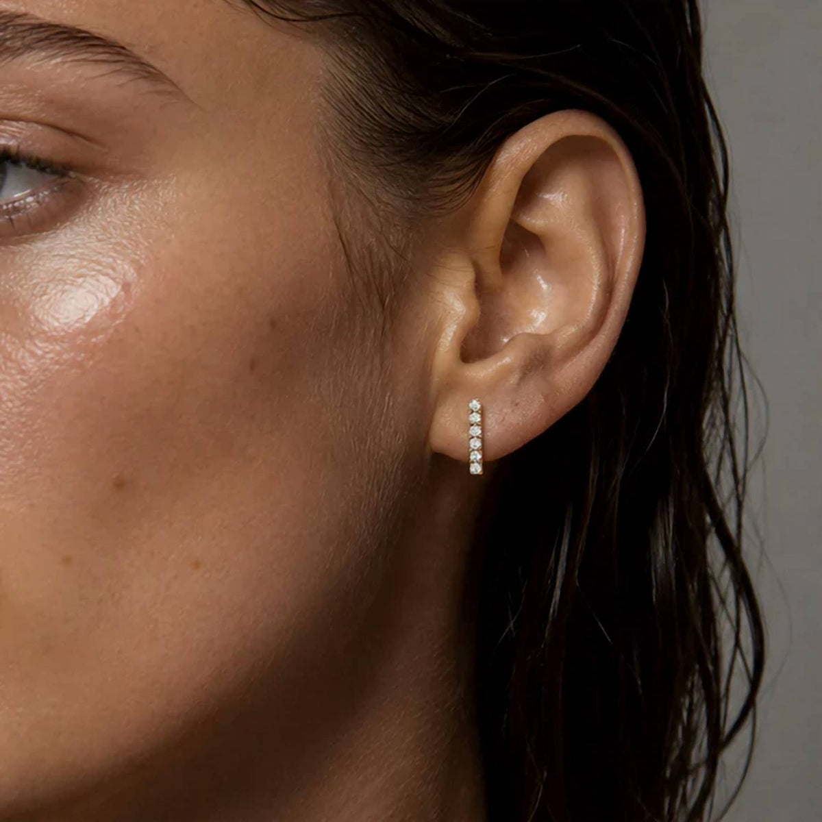 Ellie Vail - Women's Kiki Bar Stud Earrings