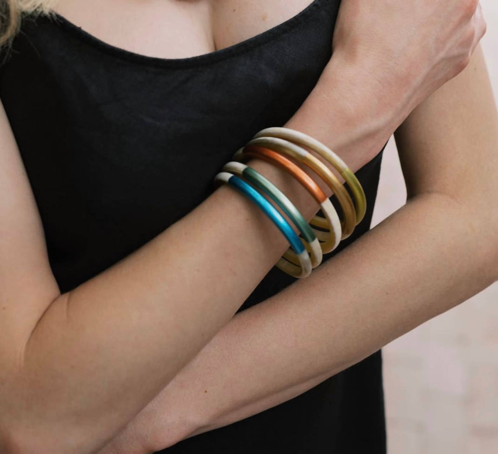 Sunshine Tienda - Women's San Pedro Metallic Bangle Set