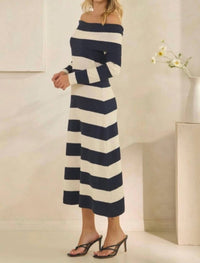 Veveret - Textured Knit Off-Shoulder Wide Stripe Long Dress