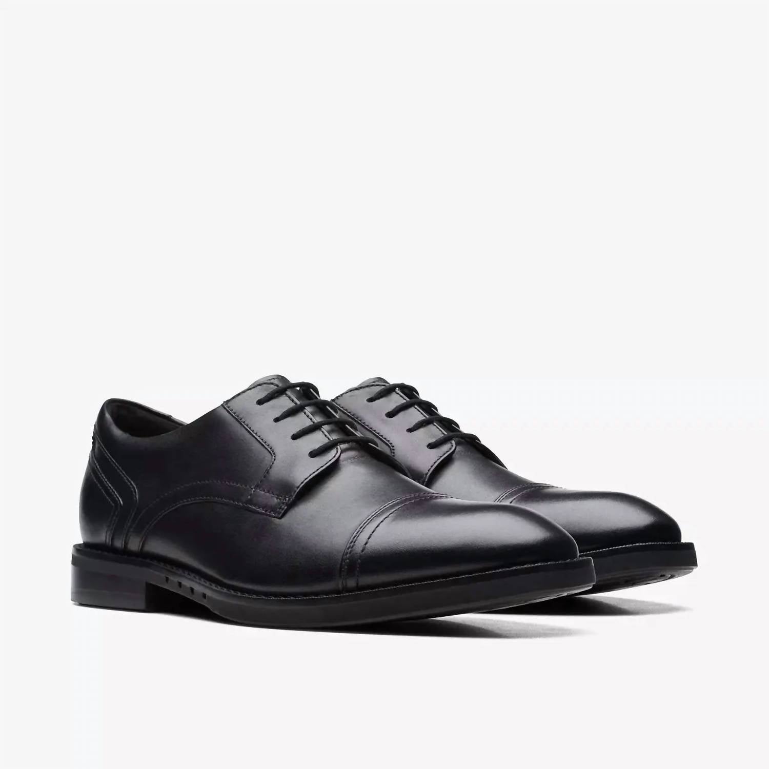Clarks Men's Un Hugh Way Shoe in black leather - men's loafer