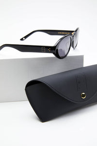 CAROLINE BK SUNGLASSES WITH CHAIN
