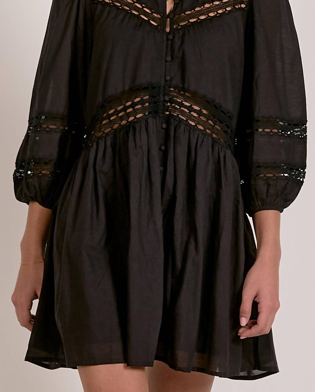 Elan - Quarter Sleeve Flowy Lace Dress