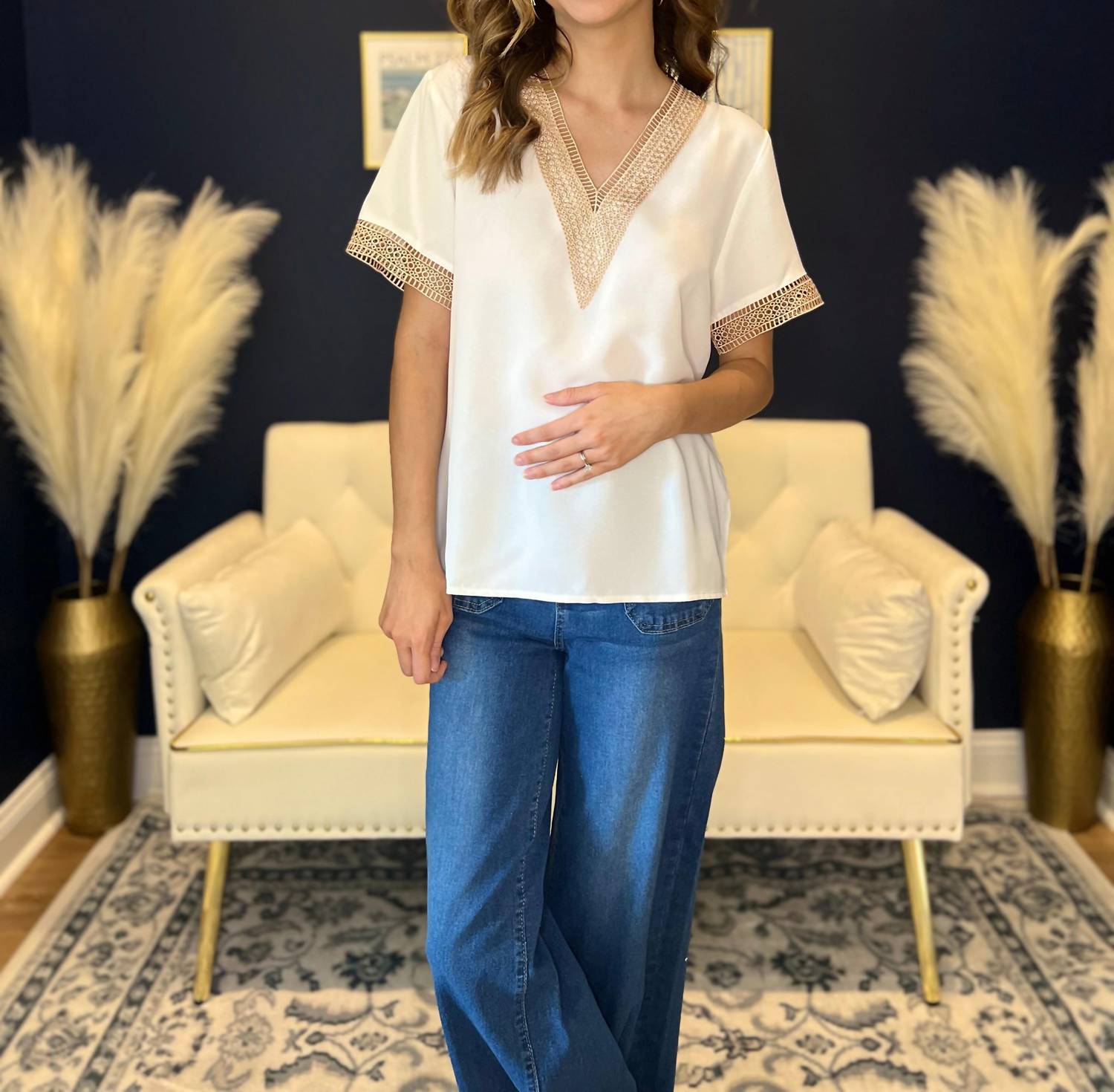 Hiddenbrand - Elegant V-neck Top