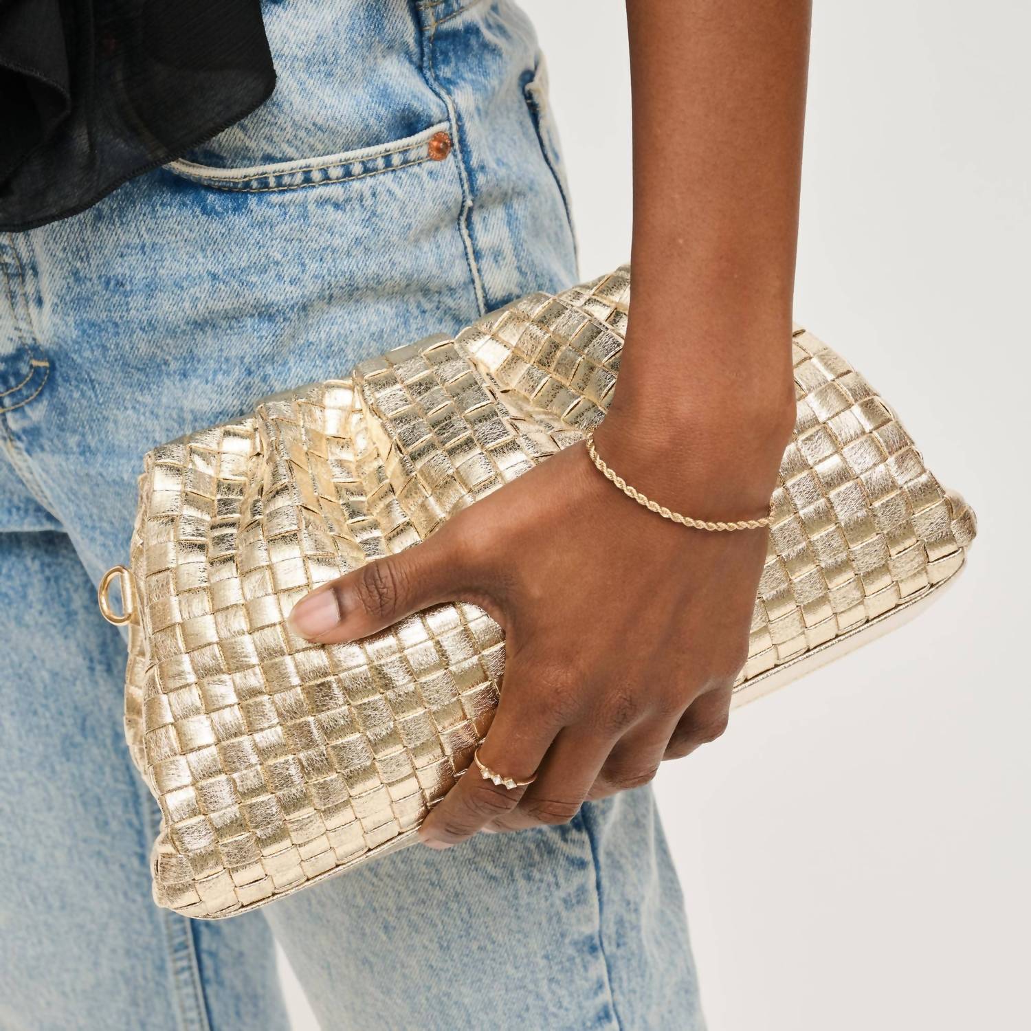 Urban Expressions - Women's Tate Woven Frame Clutch Bag