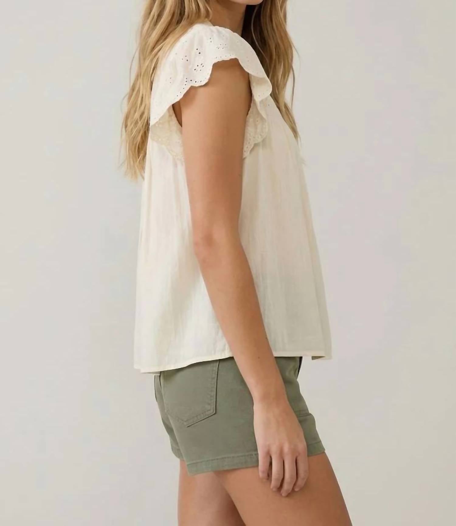 Doe And Rae - Embroidery Scalloped Detail Top