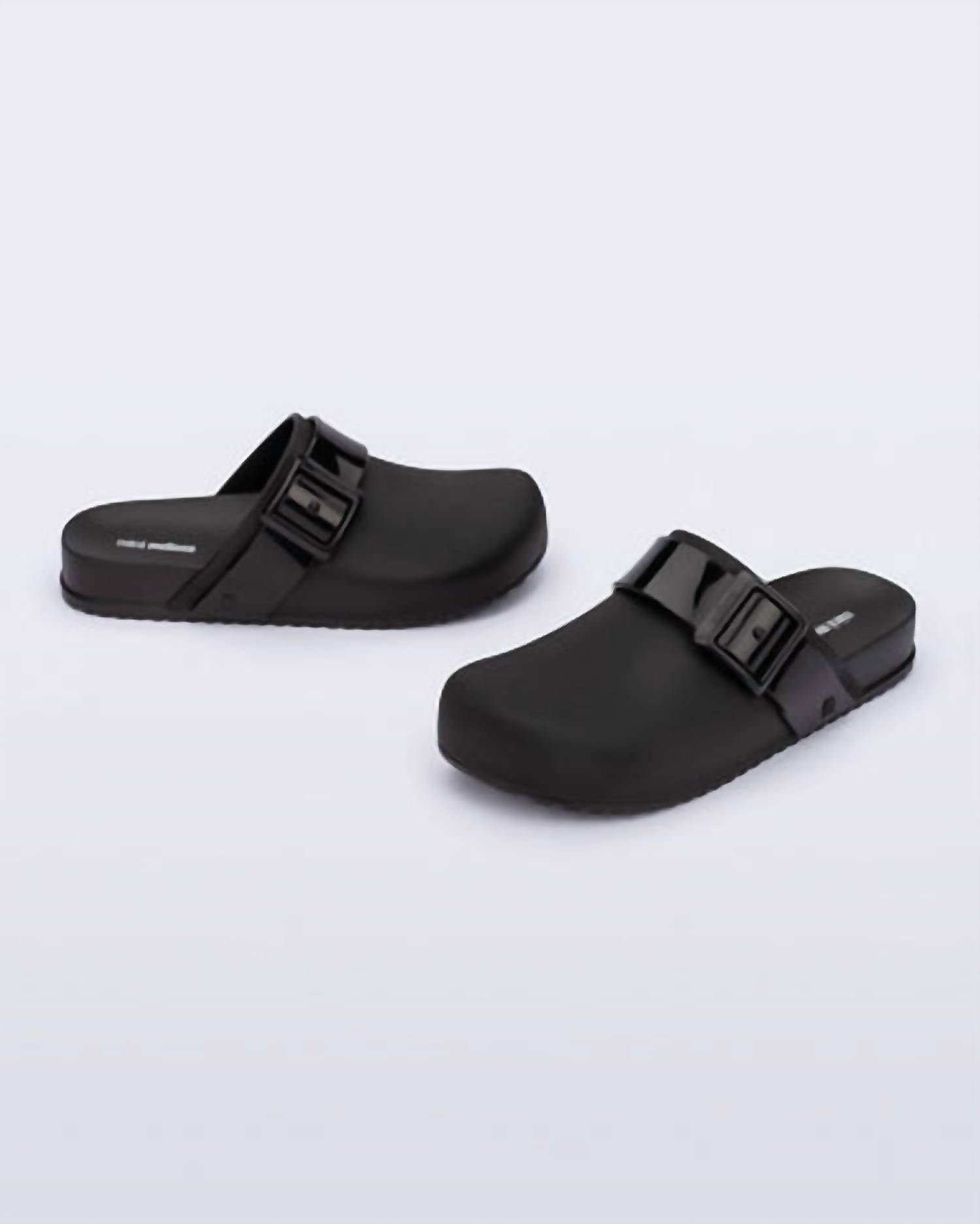 Mini Melissa Girl's Cozy Clogs in black - kids' sandal - detail view