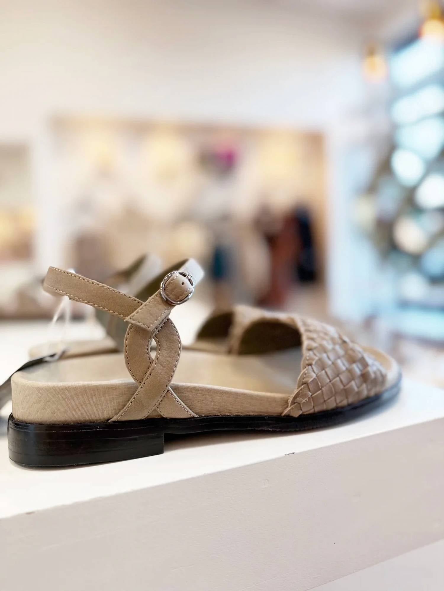Arc By Arco Avenue - Women's Acacia Sandal