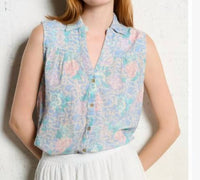 Maison Hotel - Sleeveless V-neck Shirt