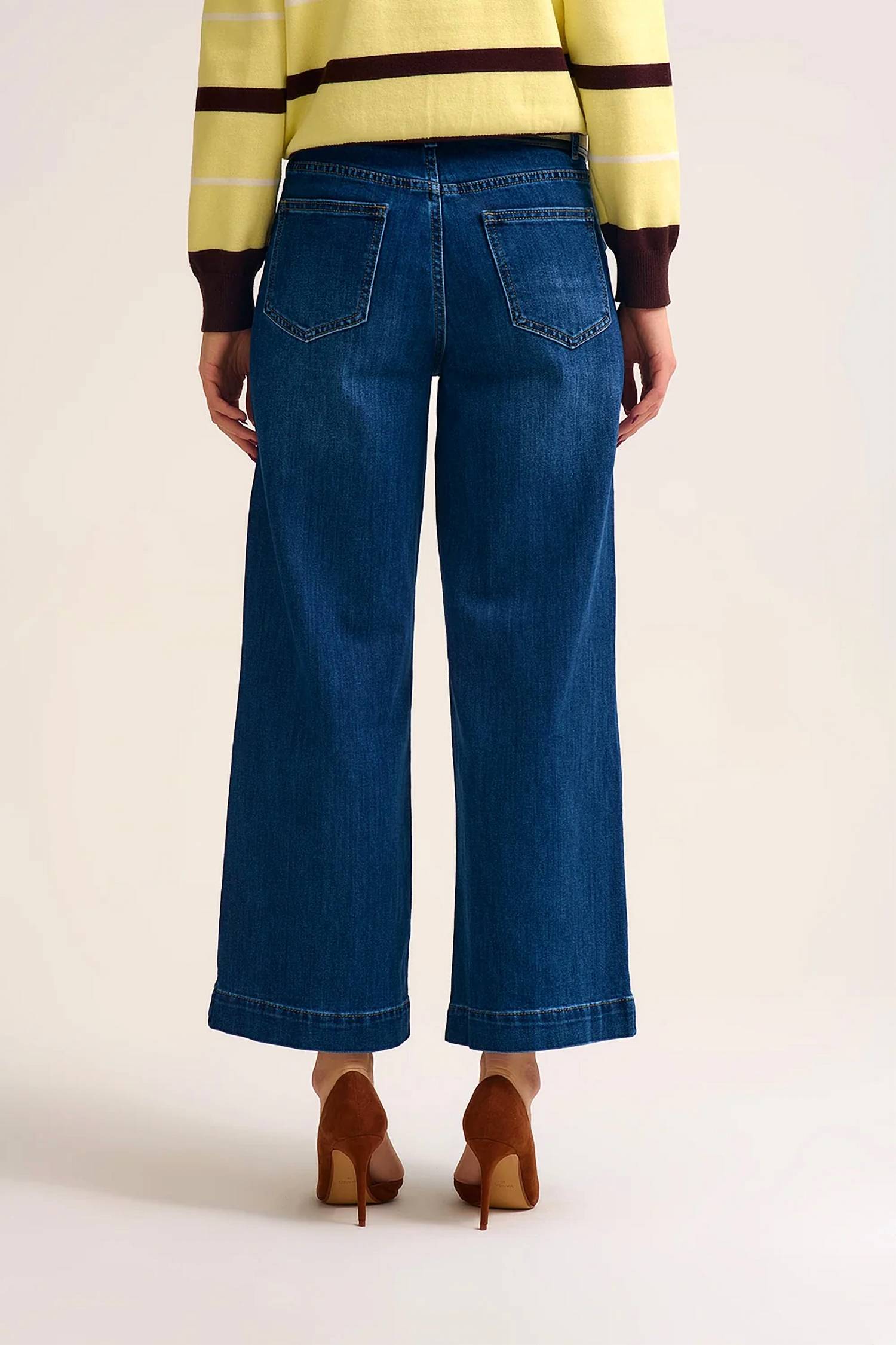 Q2 - Wide Leg Jeans