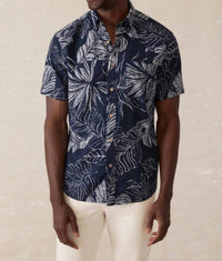 Faherty Short-sleeve Breeze Shirt in navy perro tropical - men's shirt