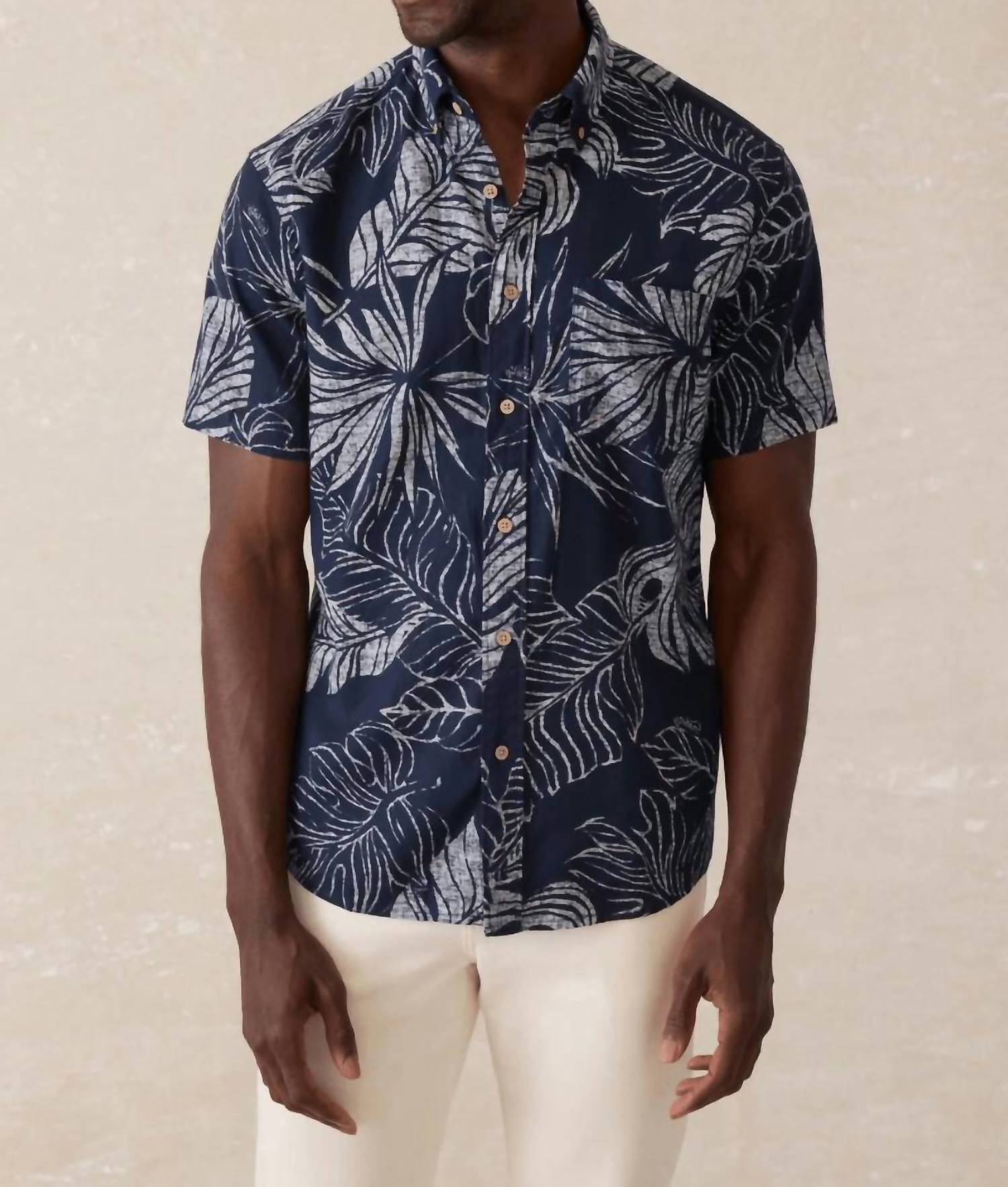 Faherty Short-sleeve Breeze Shirt in navy perro tropical - men's shirt