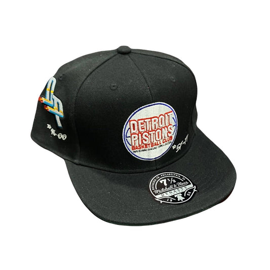 Mitchell & Ness - MEN'S NBA TIMELINE FITTED HWC DETROIT PISTONS HAT