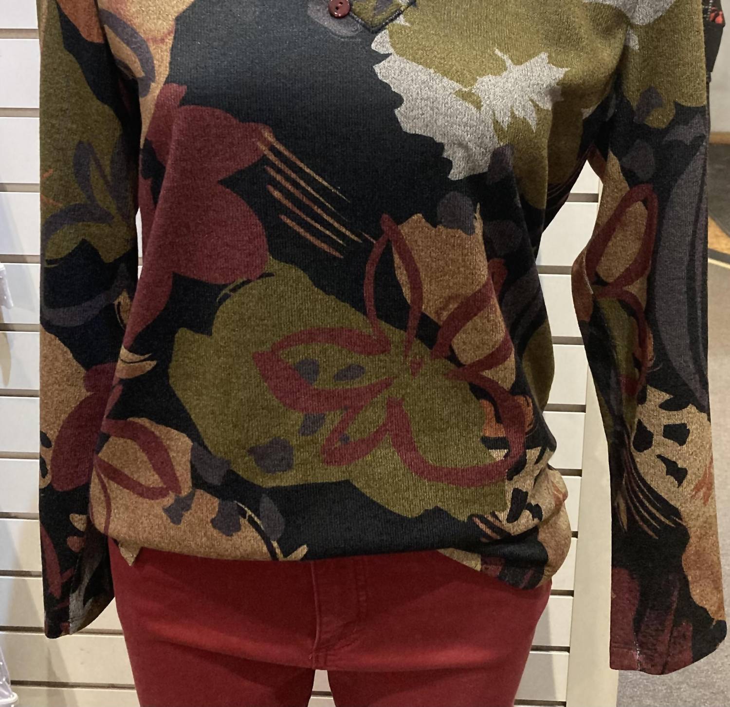Bali Corp. - Women's Patterned V-neck Top