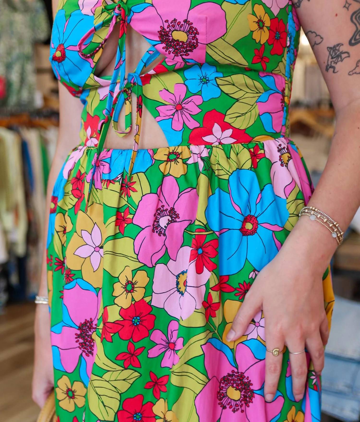 Fate - Sleeveless Front Tie Midi Dress