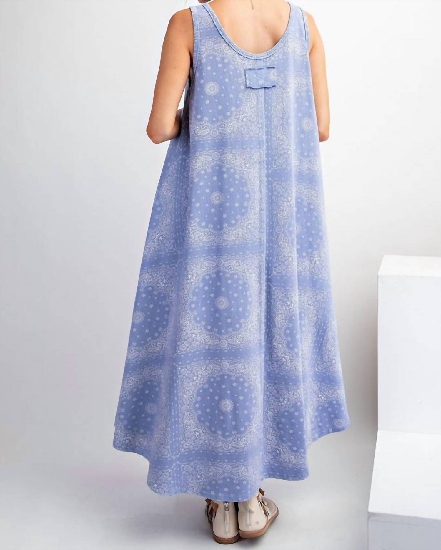 Easel - Sleeveless Printed Dress