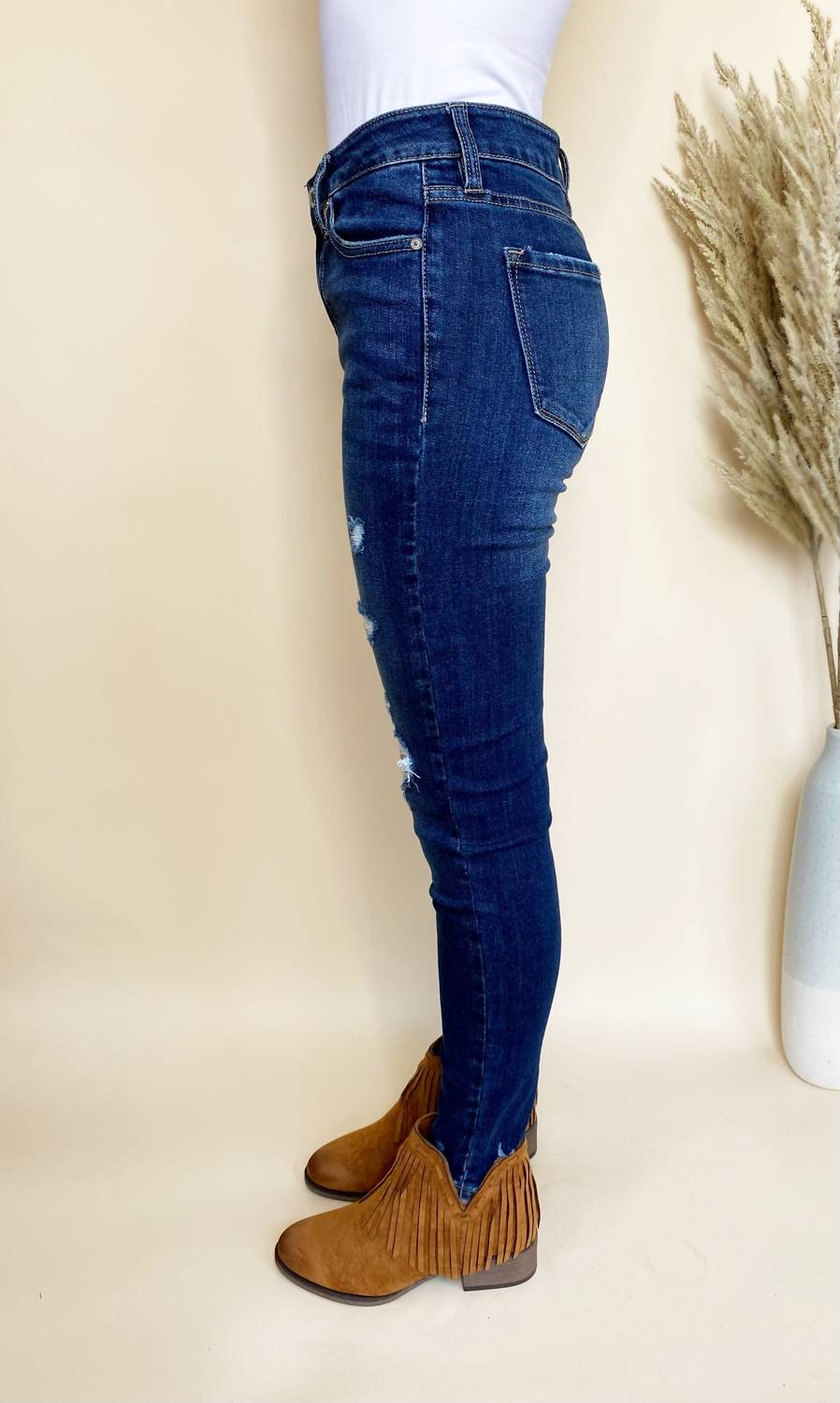 KanCan Jameson Skinny Jeans in dark wash - women's jeans - detail view
