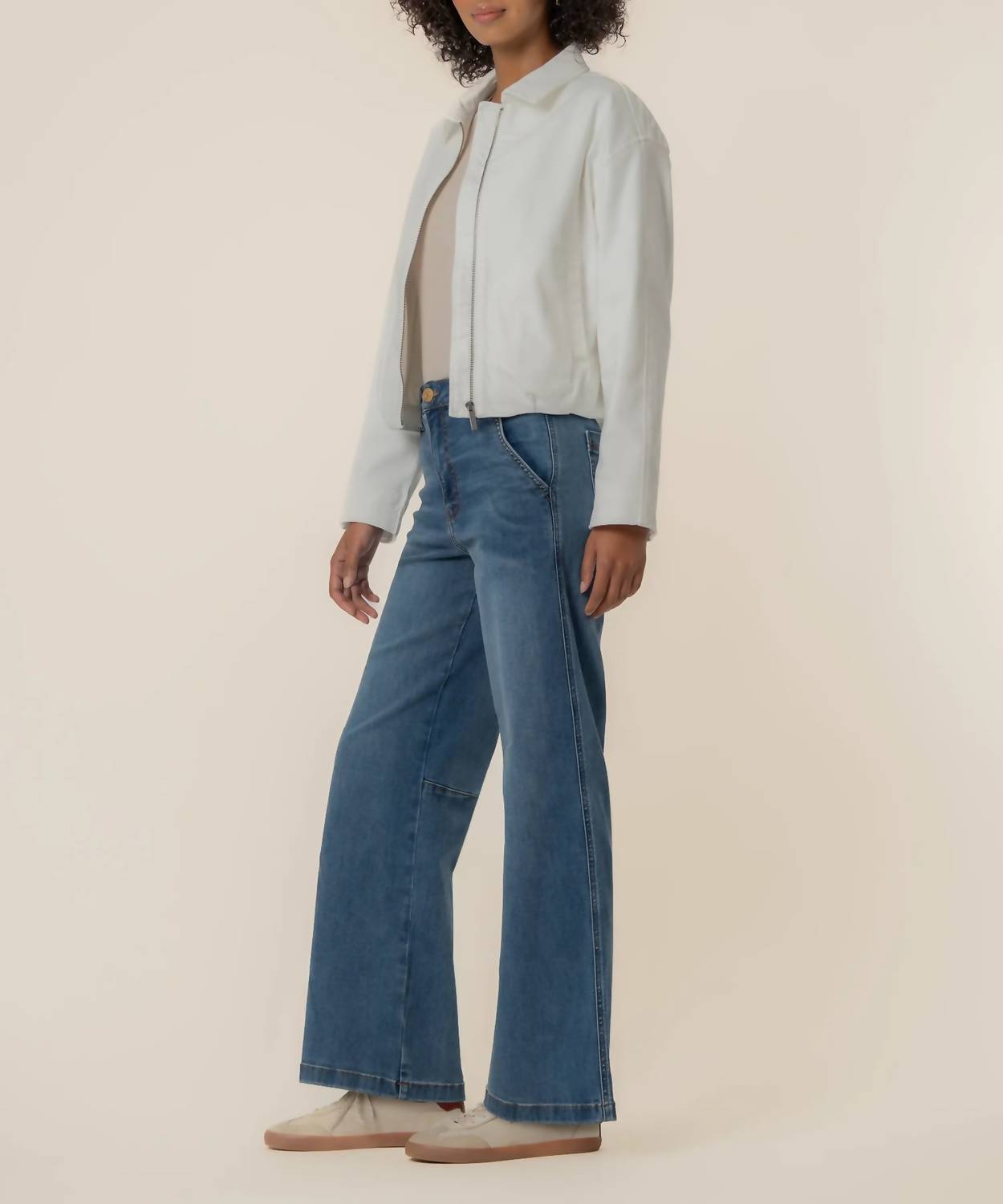 KUT FROM THE KLOTH Dylan Jacket in white - women's jacket - detail view
