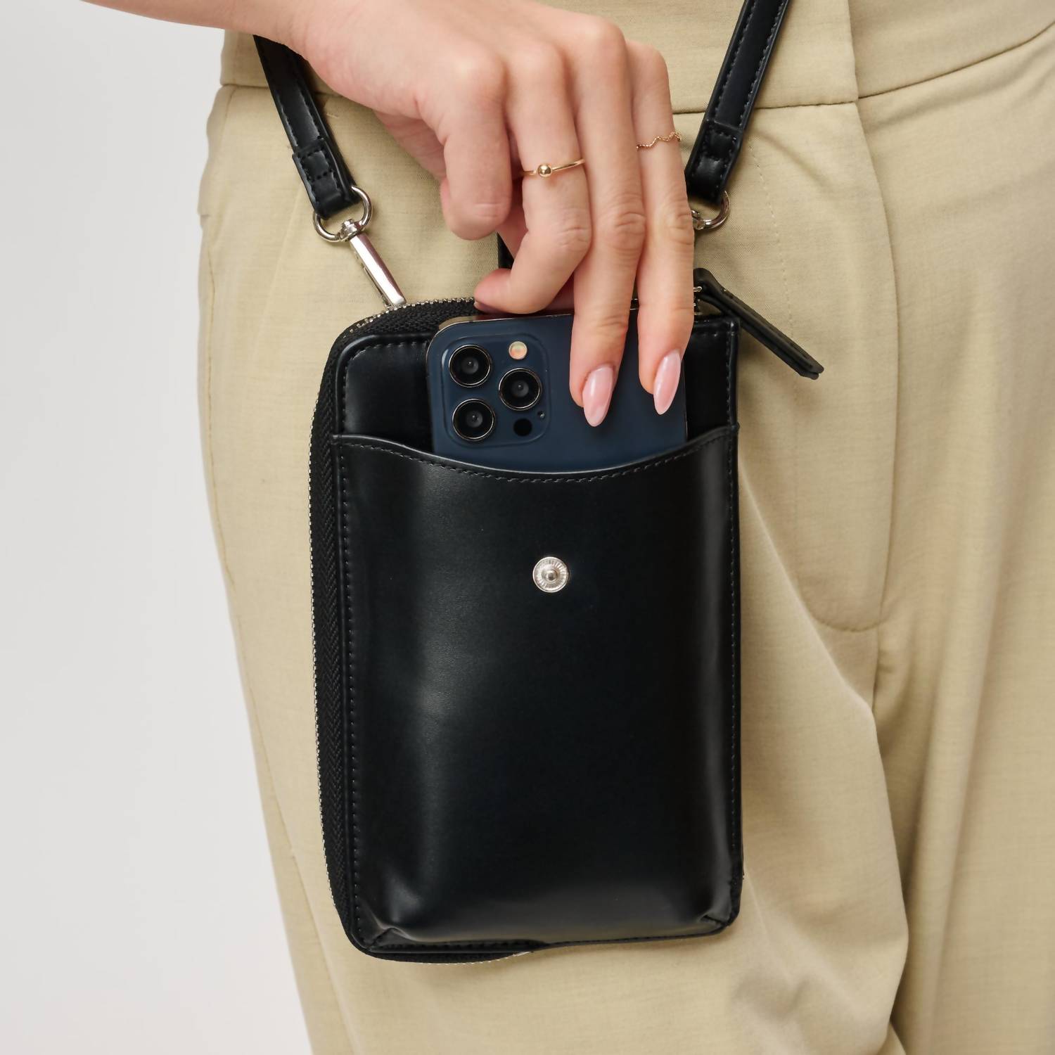 Urban Expressions - Women's Carol Cell Phone Wallet Crossbody Bag