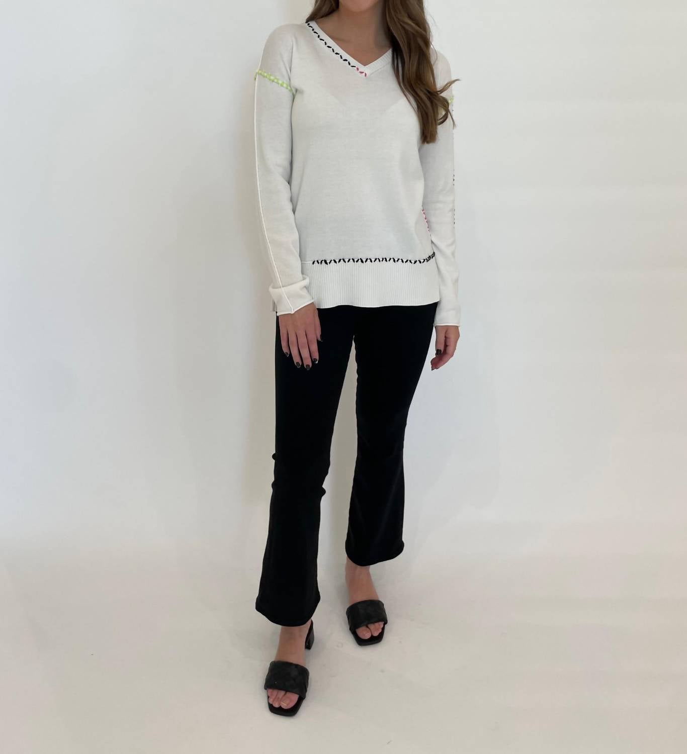 Pure Amici - Mona Stitch V-neck Sweater