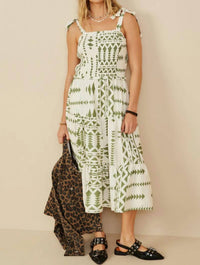 Hayden La - Shoulder Tie Smocked Geometric Print Dress