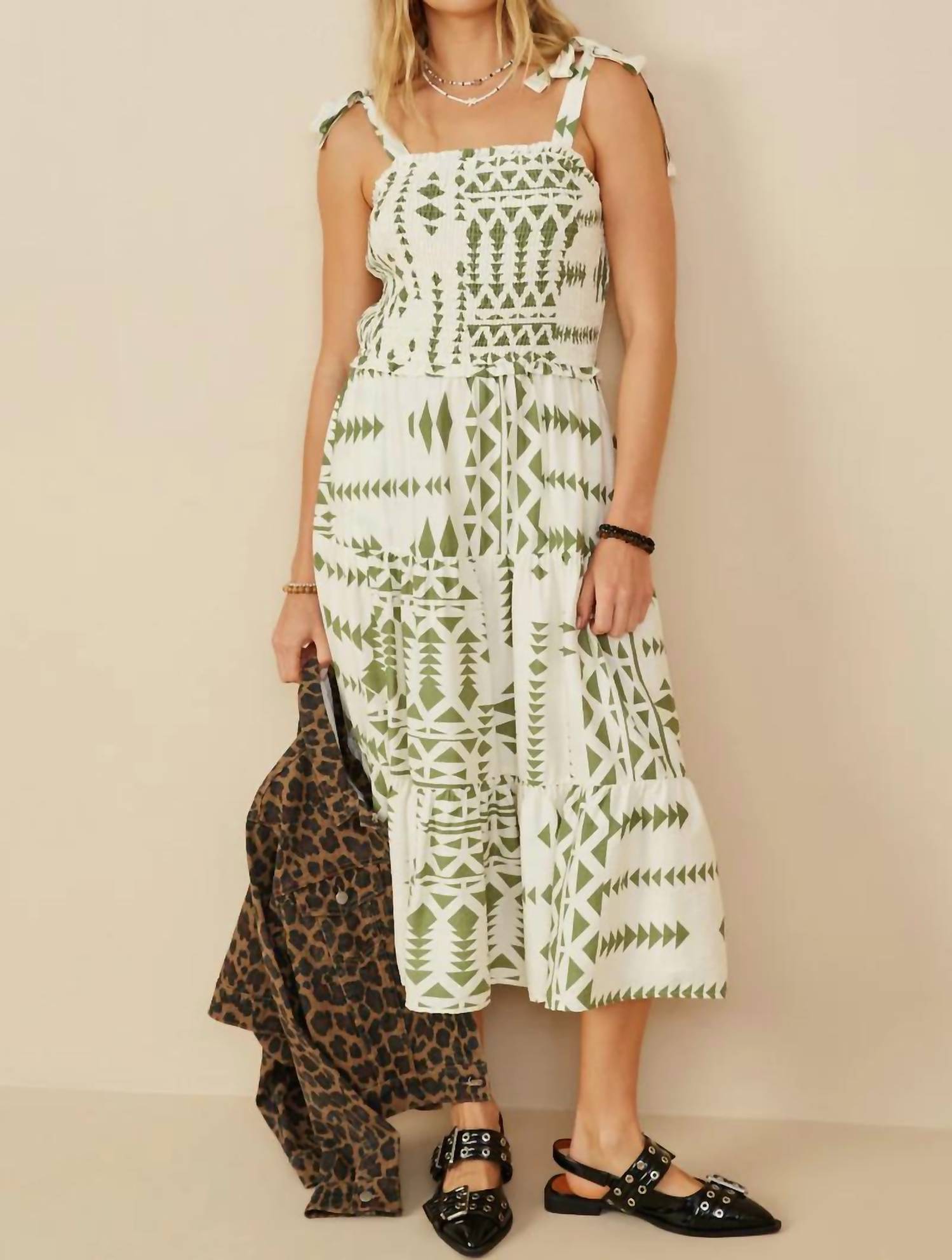 Hayden La - Shoulder Tie Smocked Geometric Print Dress