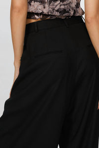 HIGH-RISE PANTS