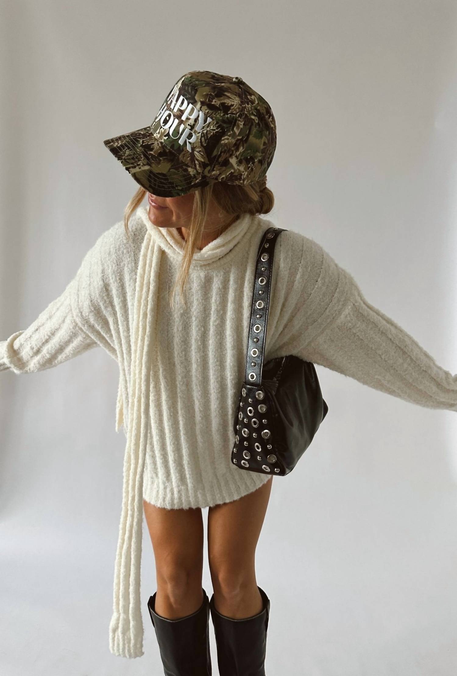 Promesa - Oversized Scarf Sweater