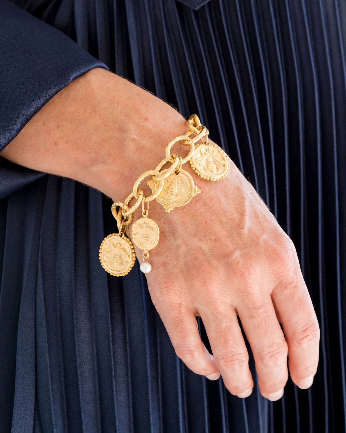 Susan Shaw - Women's Bee Intaglio Charm Bracelet