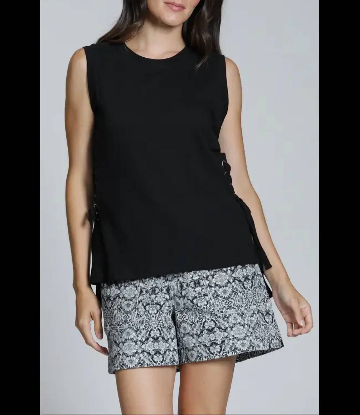 Apny - Sleeveless Lace Up Tee