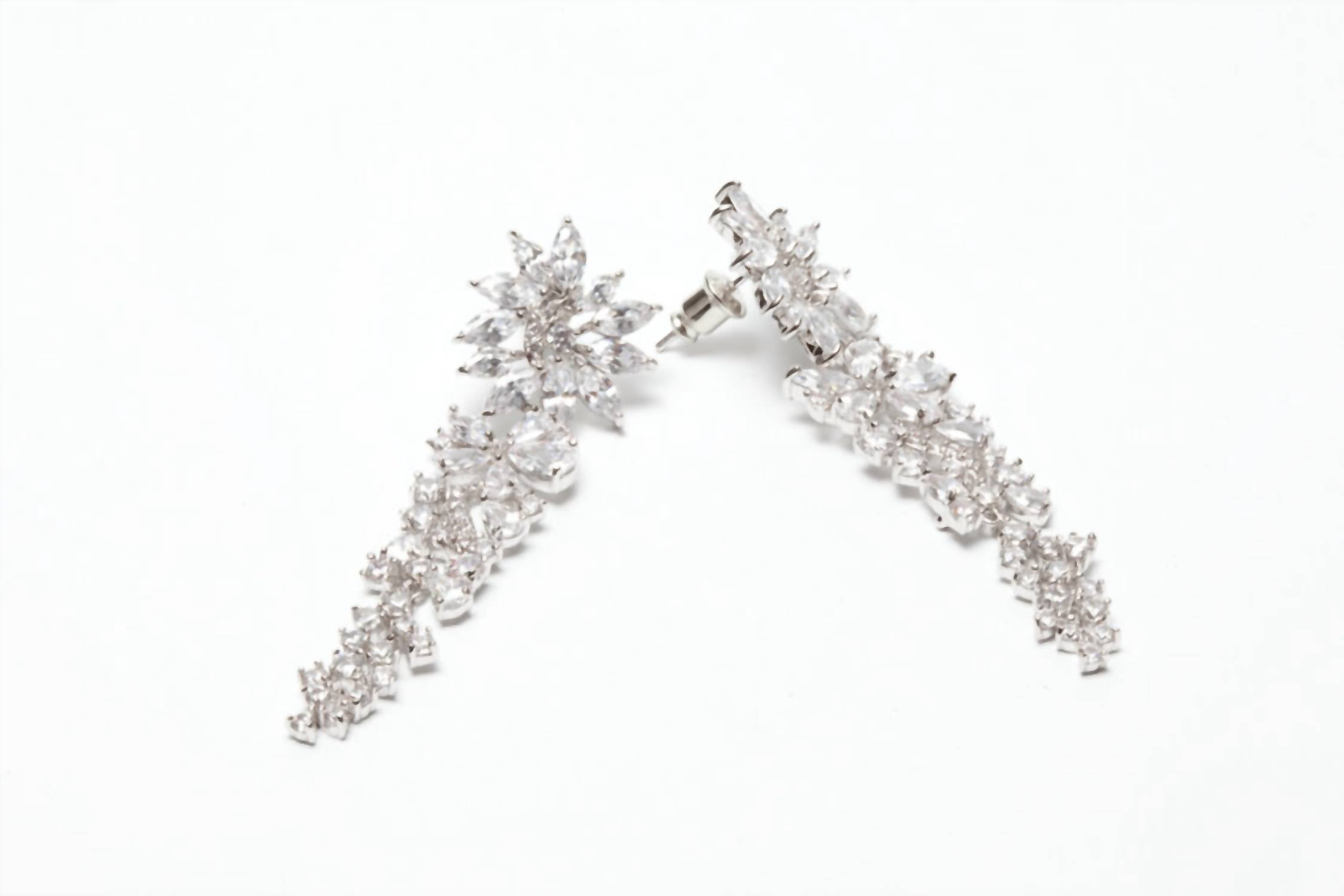 Avenue Chic - Women's Shooting Star Dangle Earrings