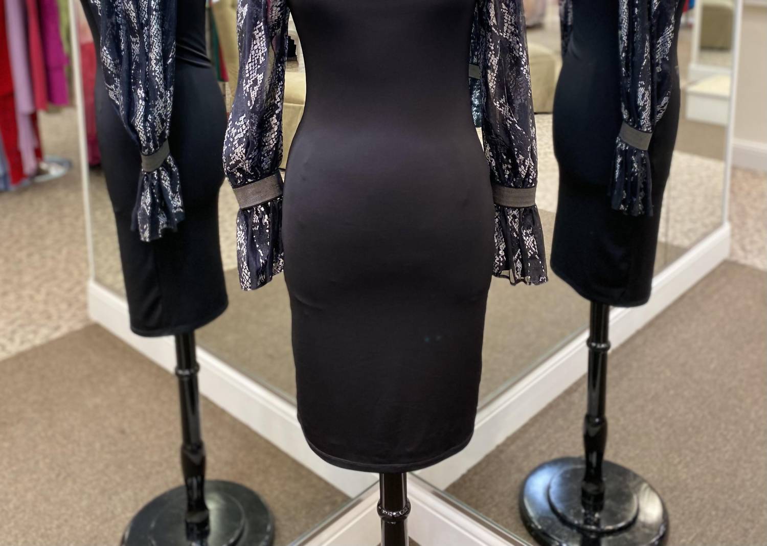Julian Chang - Women's Scoop Neck Long Sleeve Dress