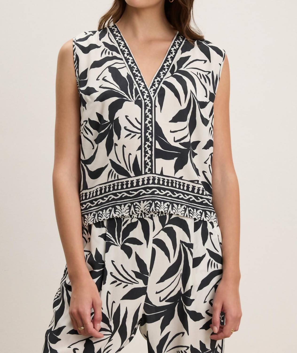 Velvet By Graham & Spencer - Lindsay Fiji Print Tank