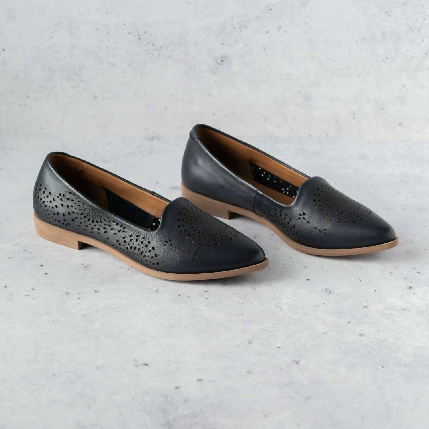 Bueno - Women's Brandy Flat Shoes - blue - flats - loafers