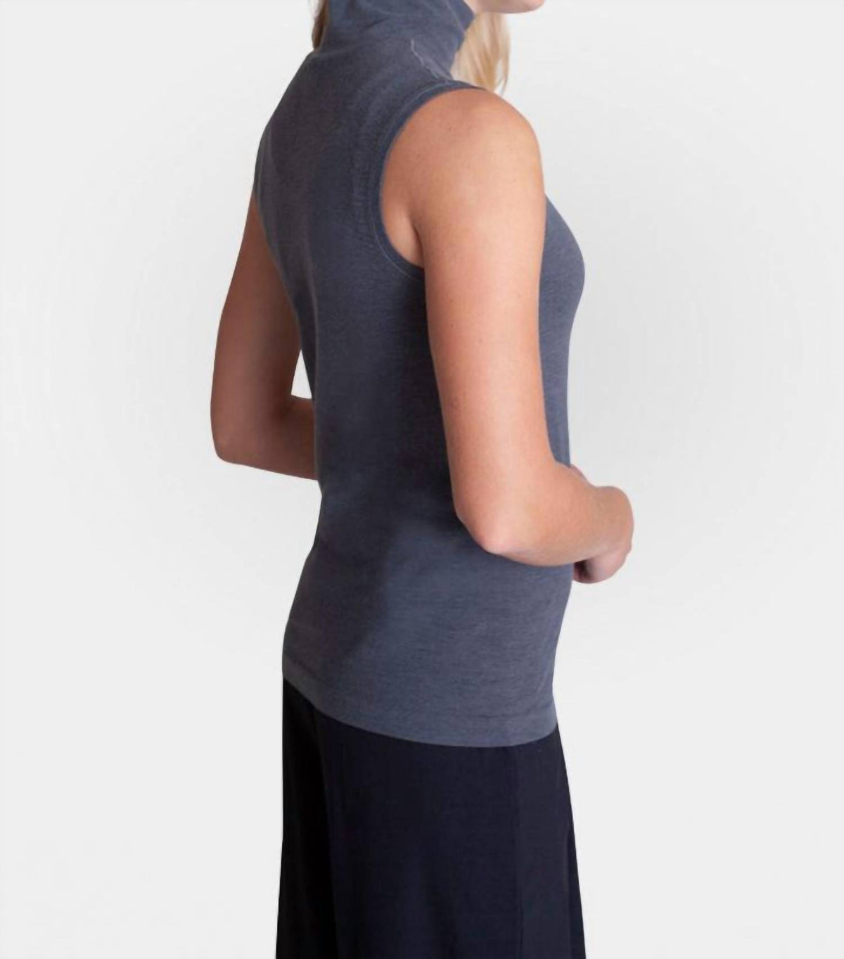 Buki - Sleeveless Turtleneck Shirt