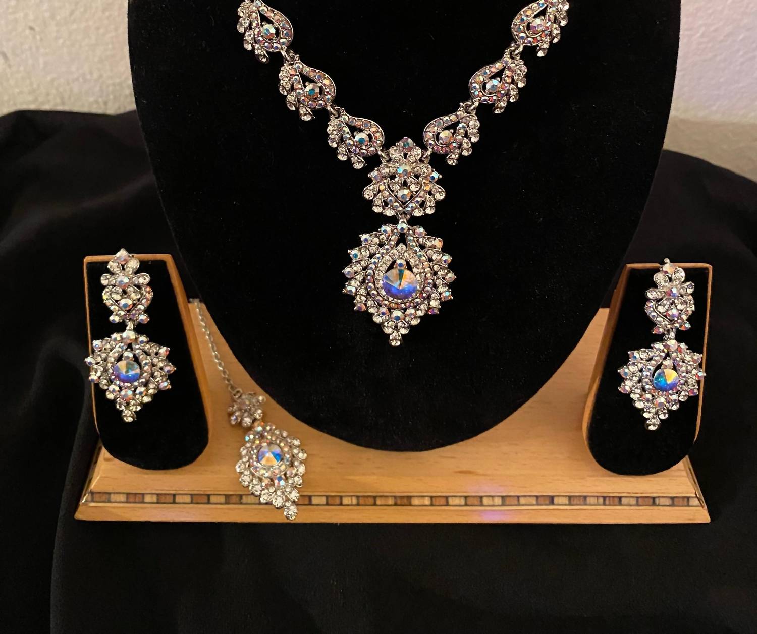 Donna Vinci Women's J142 Necklace And Earrings Jewelry Set in blue - women's jewelry