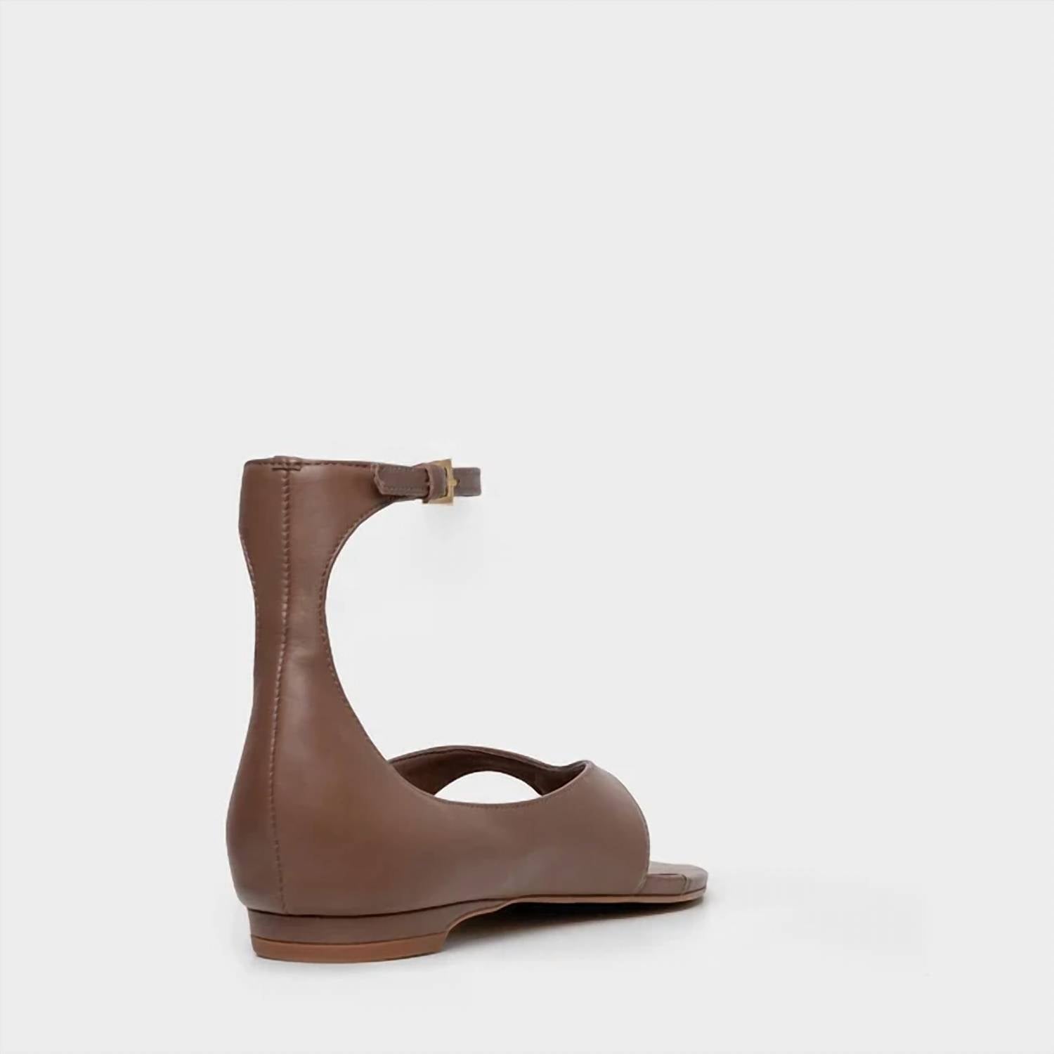 Carrano - Women's Thong Bold Leather Sandal