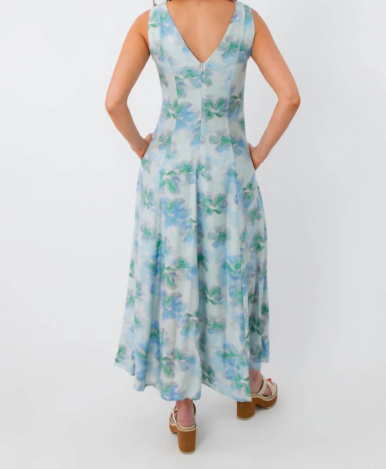 In February - Watercolor Nymphéas Floral Midi Dress