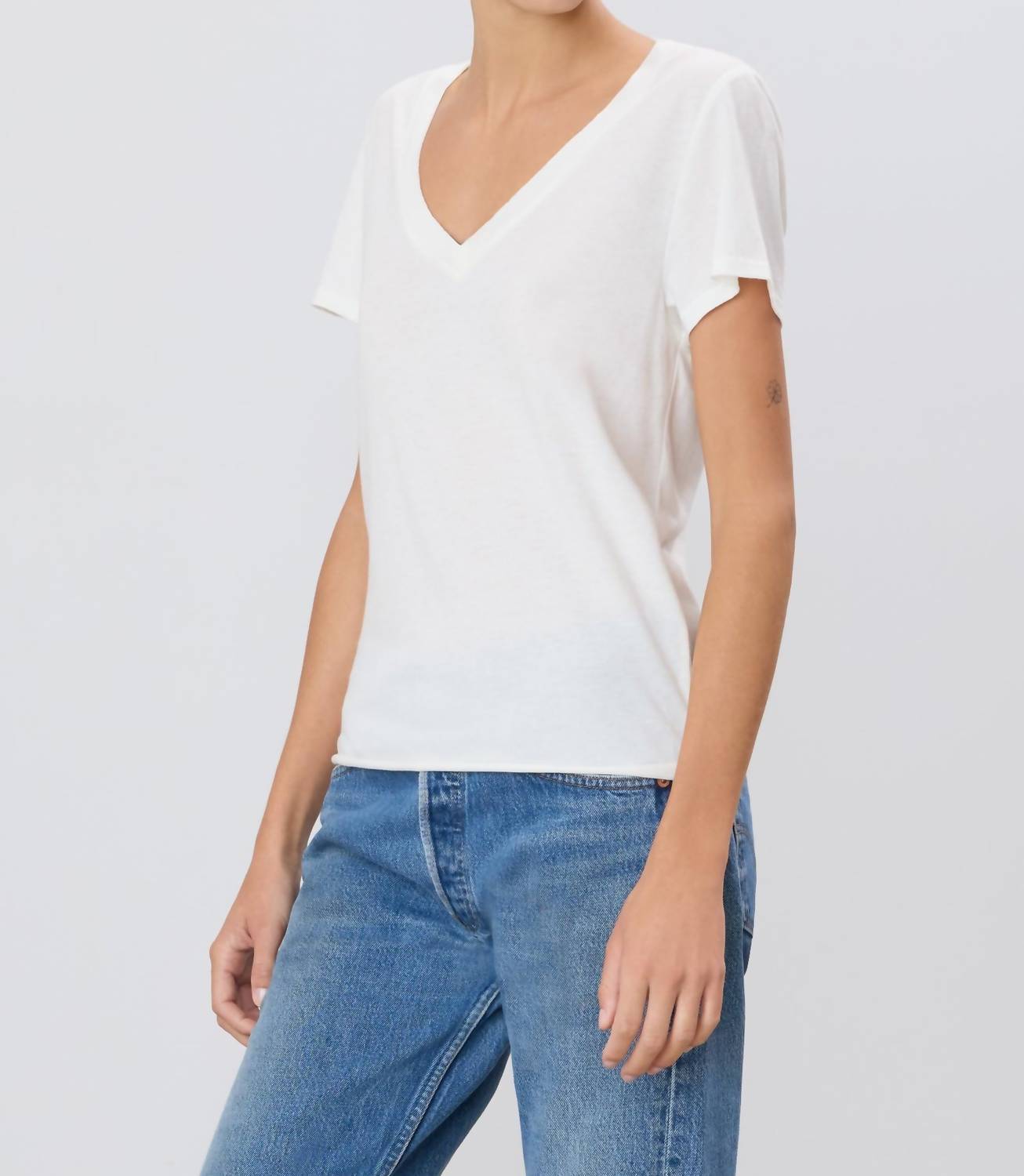 Eterne - Relaxed Fit V-neck T-shirt