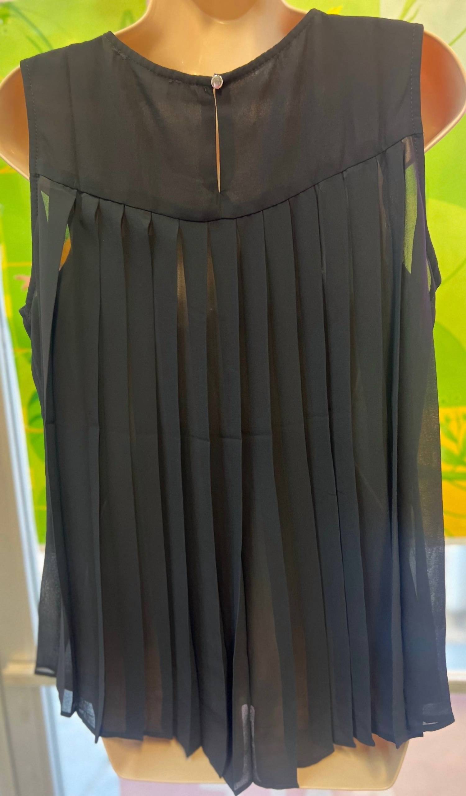 ee:some Women's Back Pleat Tank Top in black - women's tank top - detail view