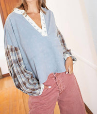 Ee:Some - Stitched in Style Contrast Top