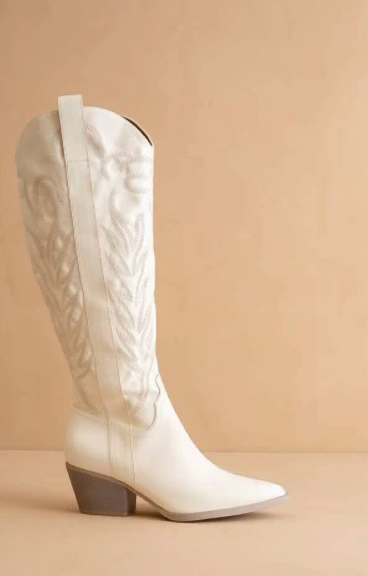 Oasis Society - Women's Savannah Embroidered Western Boot