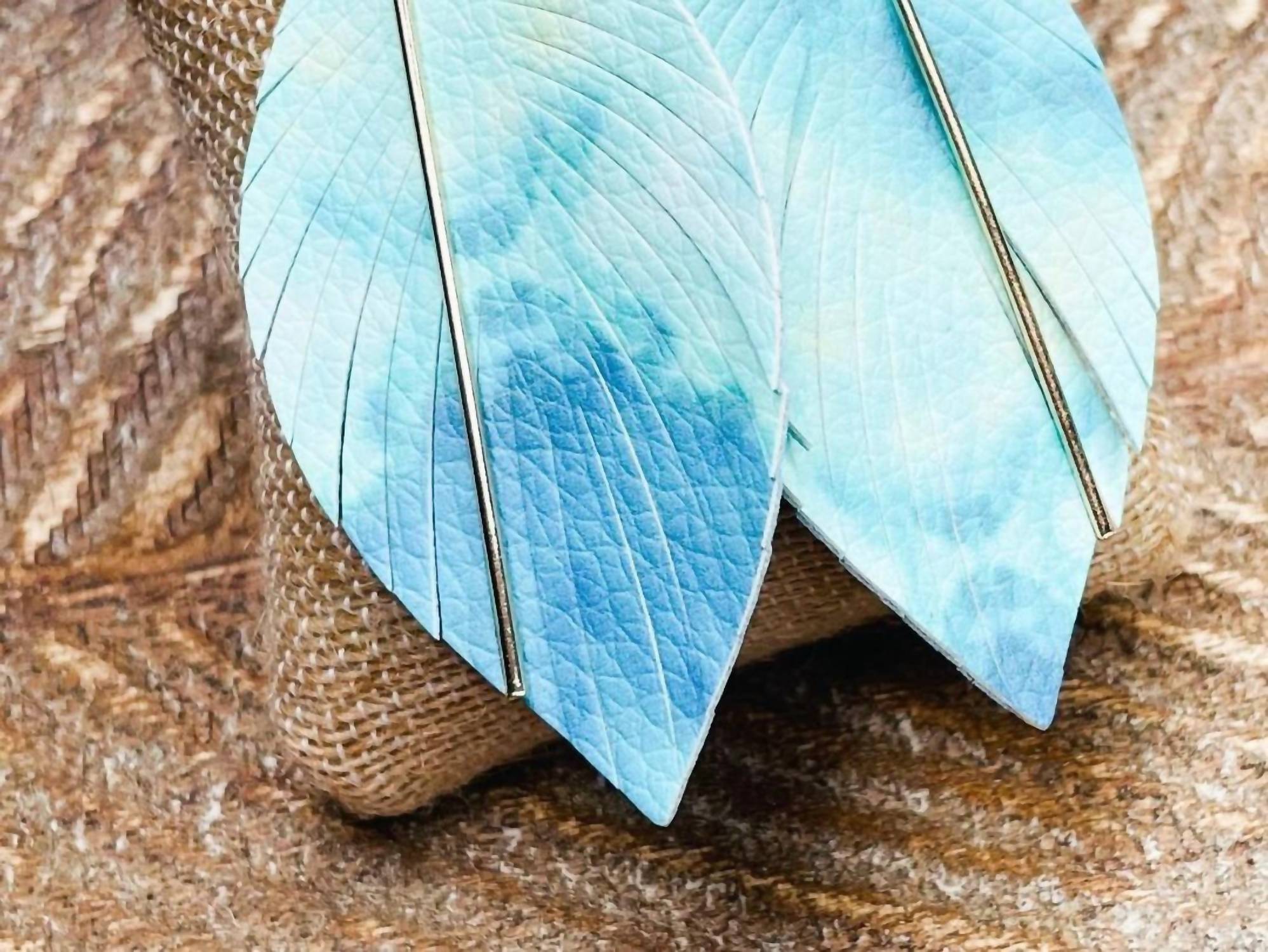 Trendy Wholesale - Women's Feather Earrings With Gold Bar