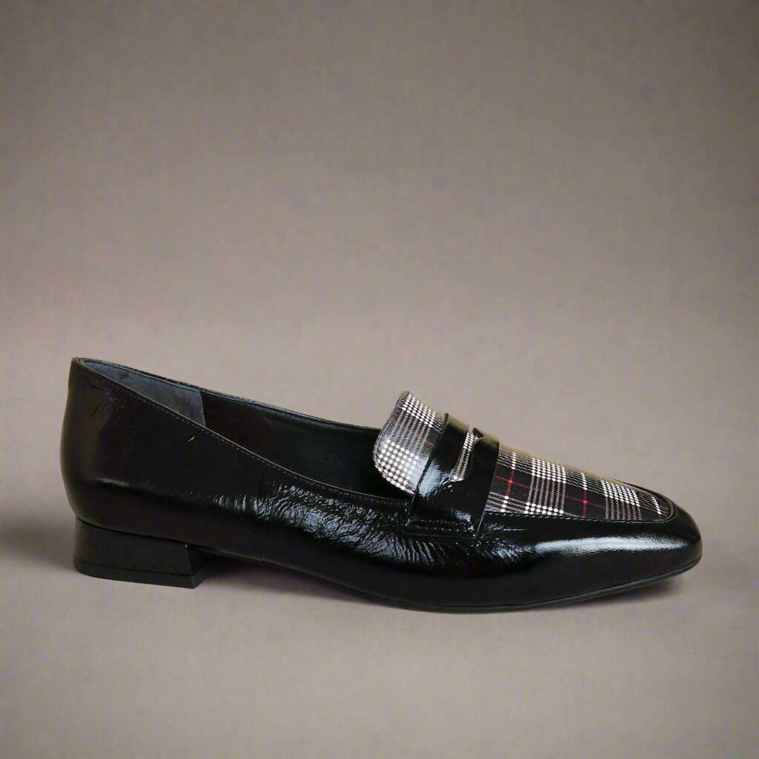 Capelli Rossi Women's Hutton Shoe in black wales french patent - women's flats