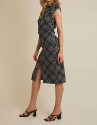 Gilli - Collared Sleeveless Button Down Plaid Midi Dress