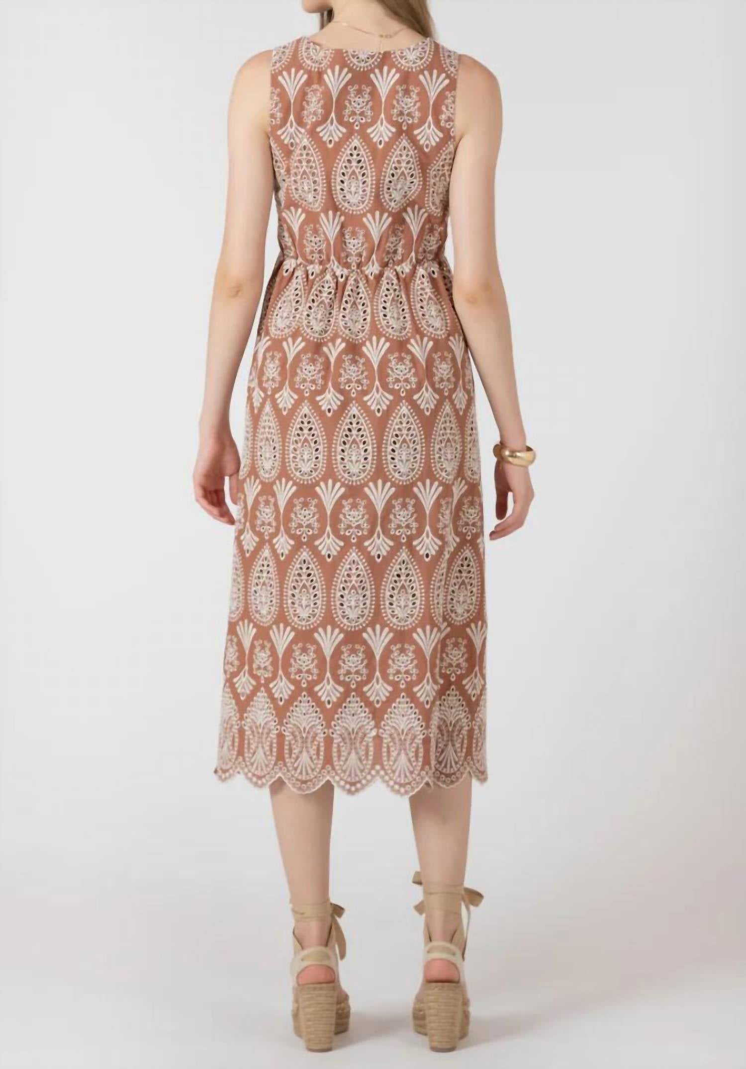 Dex - V-neck Sleeveless Dress
