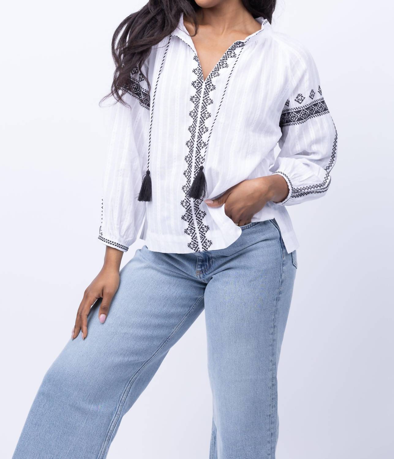 Elliott Lauren - Bohemian Style With Embroidery Top