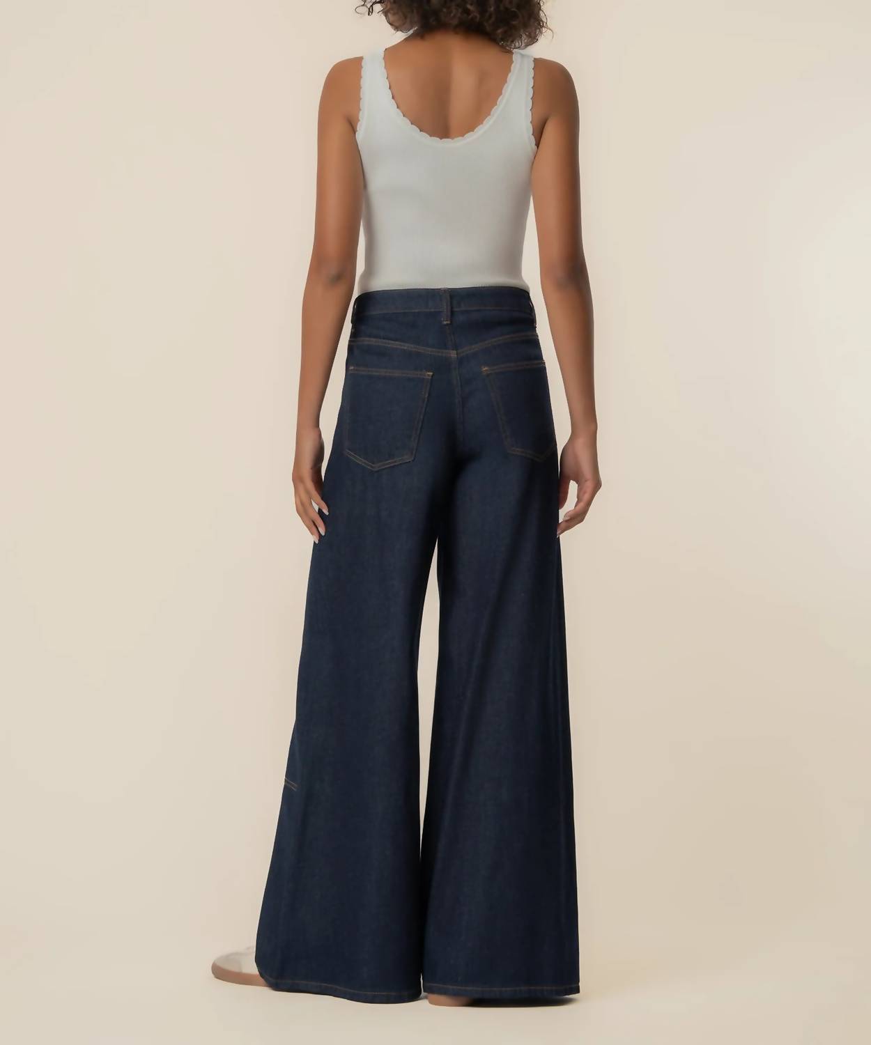 KUT FROM THE KLOTH Blake High Rise Slouchy Wide Straight Jeans in marketable wash - women's jeans - detail view