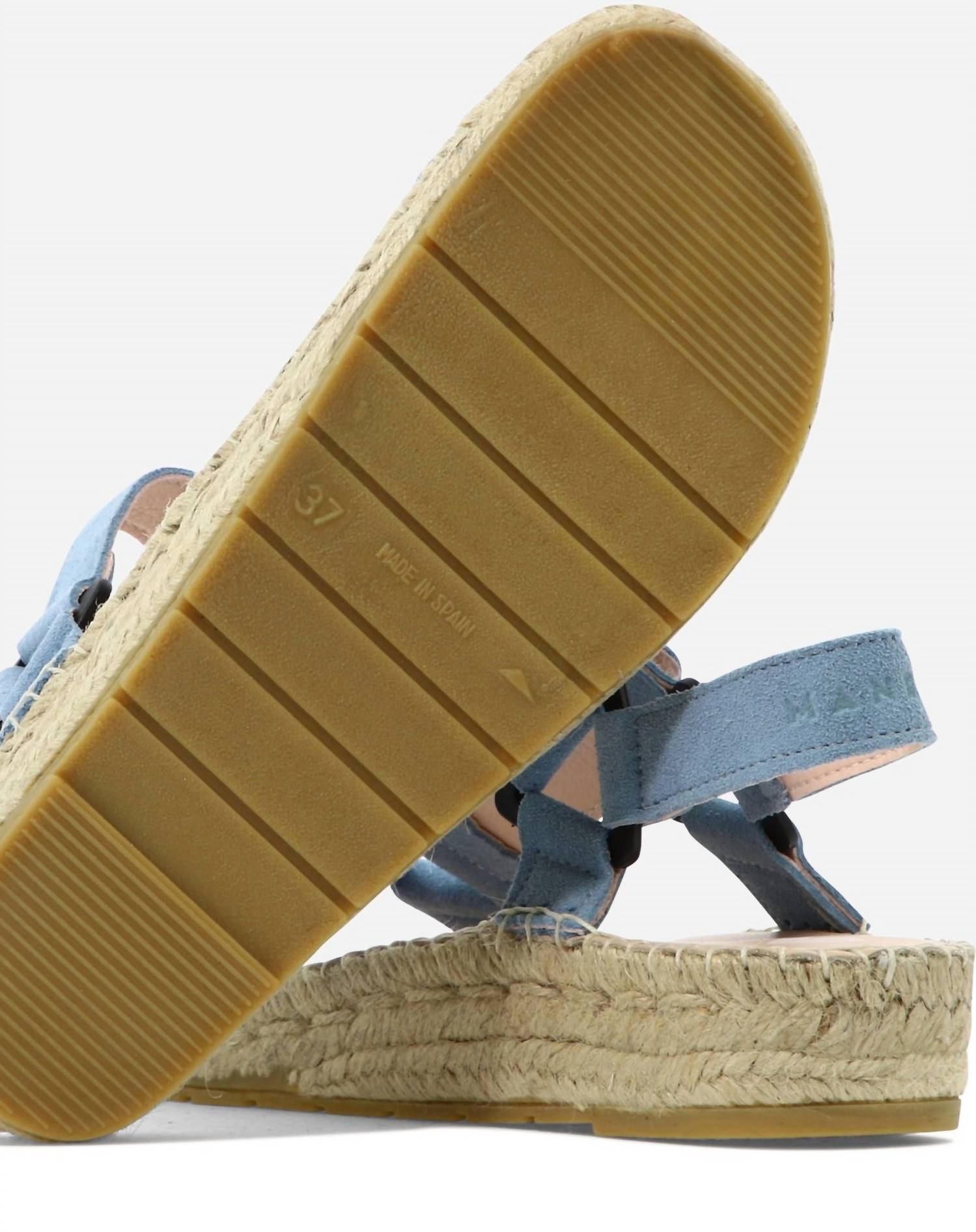 HIKING SANDALS